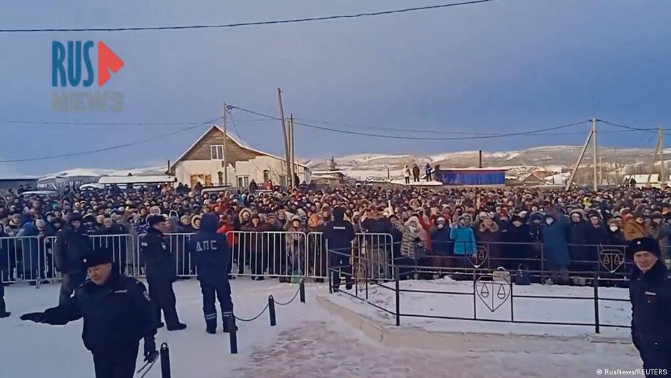 Russian police crack down on rare protest in remote region – DW – 01/17/2024 - Vimarsana News