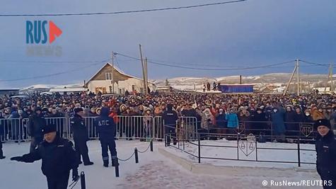 Протестующие у здания суда в Баймаке, 17 января 2024 года