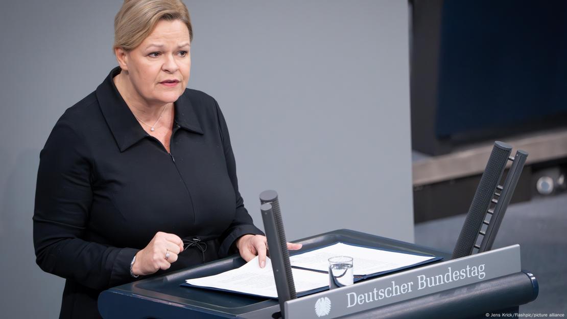 Ministrja e Brendshme, Nancy Faeser (SPD) duke folur në Bundestag