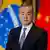 图为1月19日中国外长王毅在巴西利亚伊塔马拉蒂宫（Itamaraty Palace）会见巴西外长后发表讲话的图片
