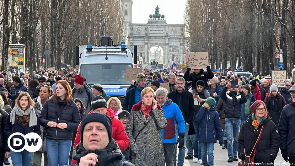 Photo of Deutschland erlebt den zweiten Tag großer Anti-Rechts-Proteste – DW – 21.01.2024