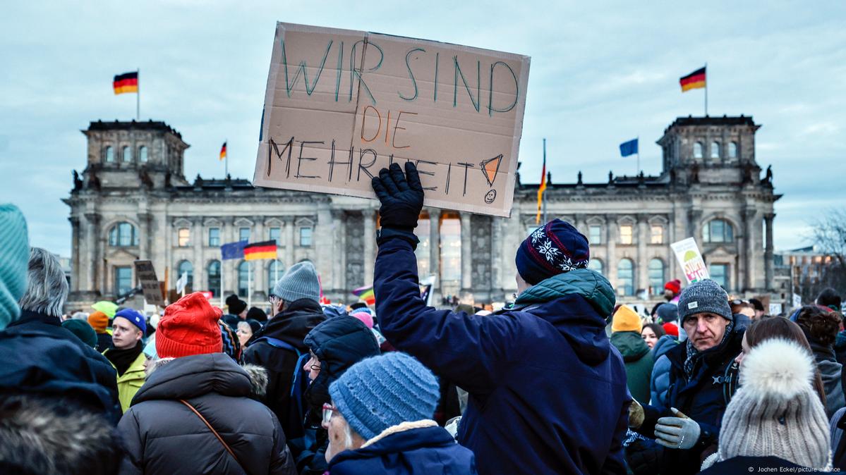 Eine Brandmauer Gegen Rechtsextremismus In Berlin – DW – 02.02.2024