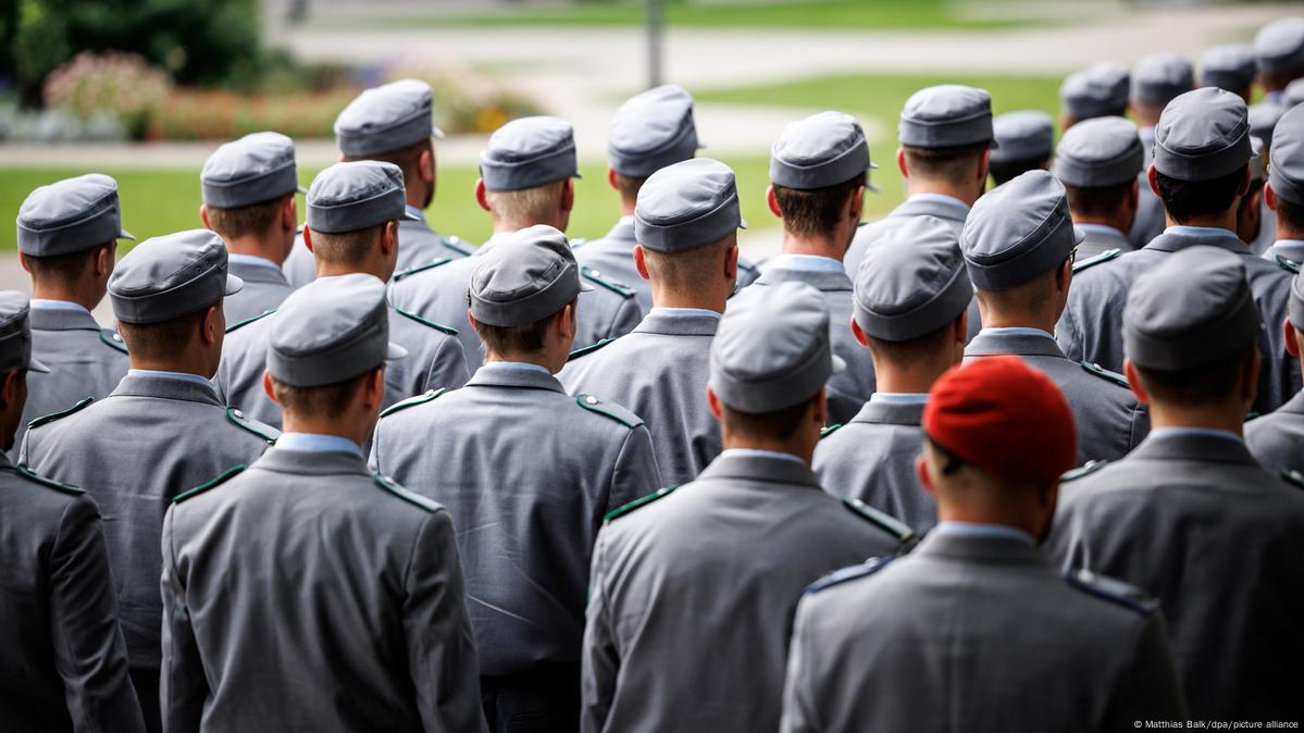 Germany: Bundeswehr Ranks Shrink Despite Recruitment Drive – DW – 02/02 ...