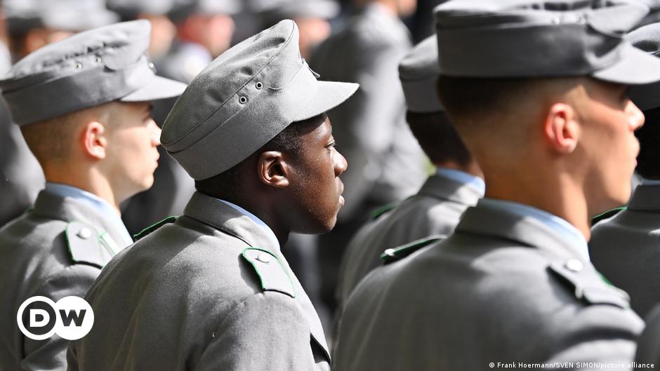 Deutschland will die Wehrpflicht abschaffen, was ist mit Europa?  – DW – 11.05.2024