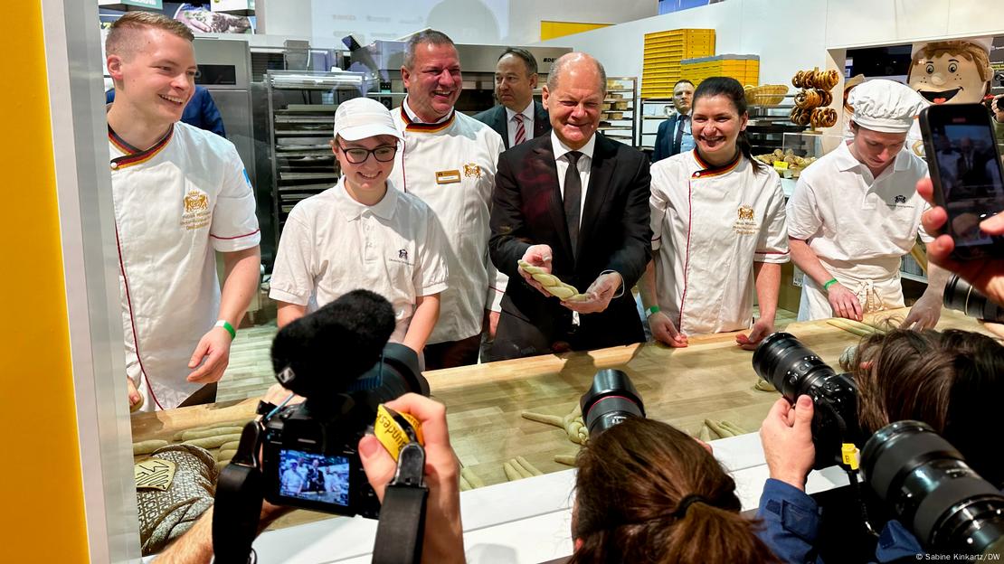 Ο καγκελάριος Σολτς με αρτοποιούς