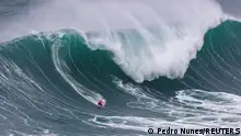 22.01.2024+++ Brazilian big wave surfer Maya Gabeira rides a wave in Praia do Norte, Nazare, Portugal. January 22, 2024. REUTERS/Pedro Nunes