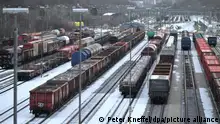 22.01.2024+++ Güterwagons stehen auf den Gleisanlagen am Rangierbahnhof München Nord. Die Lokführergewerkschaft GDL hat zum sechstägigem Streik bei der Deutschen Bahn aufgerufen. Die Streikaktionen sollen schon am 24.01.2024 um 2.00 Uhr beginnen.