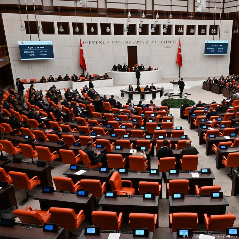 TBMM'de dokunulmazlıklar nasıl kaldırılıyor?
