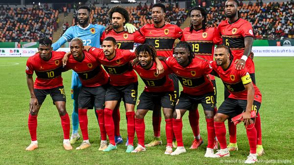 Brasil bate Angola, chega a três vitórias e termina chave em 1º