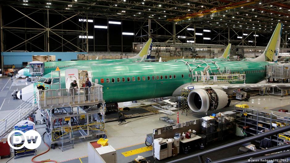 Boeing fires man in charge of 737 Max plane – DW – 02/21/2024