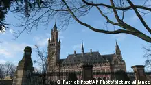 26/01/2024 *** A view of the Peace Palace, which houses the International Court of Justice, or World Court, in The Hague, Netherlands, Friday, Jan. 26, 2024. Israel is set to hear whether the United Nations' top court will order it to end its military offensive in Gaza during a case filed by South Africa accusing Israel of genocide. (AP Photo/Patrick Post)