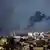 El humo se eleva sobre los edificios en Rafah, en el sur de la Franja de Gaza, durante un reciente bombardeo israelí. (Archivo 25.01.2024)