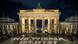 "Nunca más es ahora", dice una instalación enfrente de la Puerta de Brandeburgo, en Berlín