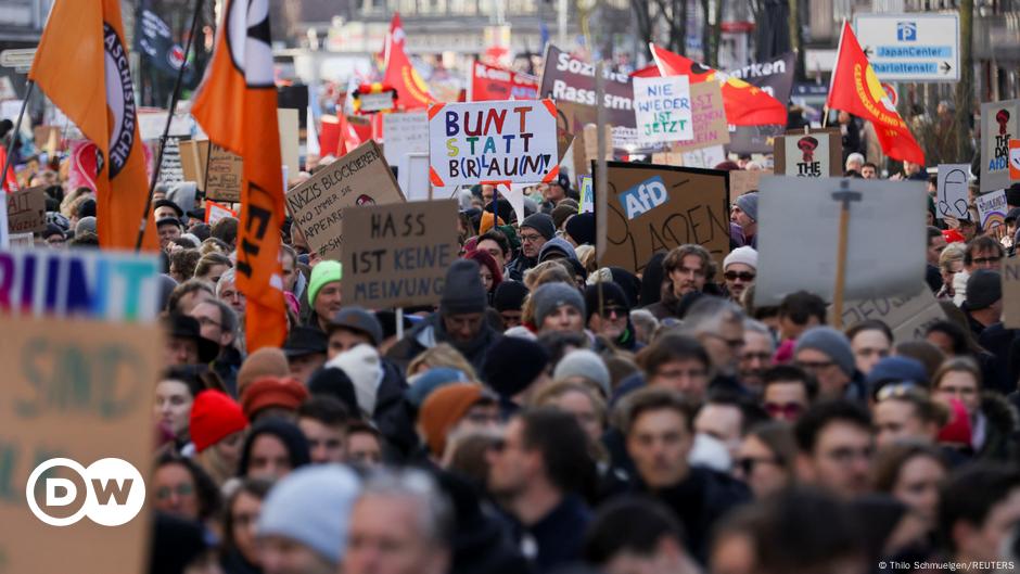 Deutsche veranstalten am Holocaust-Gedenktag rechtsextreme Kundgebungen – DW – 27.01.2024