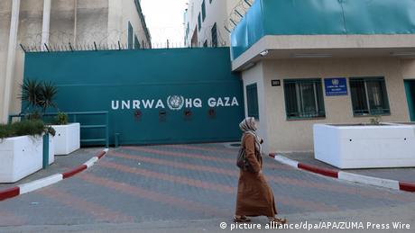 Mehrere Mitarbeiter des UN-Palästinenserhilfswerks UNRWA stehen in Verdacht, am Terrorüberfall der Hamas auf Israel beteiligt gewesen zu sein.