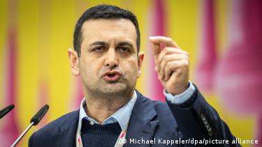 تصویری از بیژن جیرسرایی، دبیرکل پیشین حزب FDP تصویری از بیژن جیرسرایی، دبیرکل پیشین حزب FDP