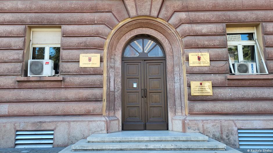 Shqipëri  Gjykata Kushtetuese kthen zv kryeministren nën hetim në detyrë