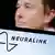 Logotipo de Neuralink con Elon Musk al fondo