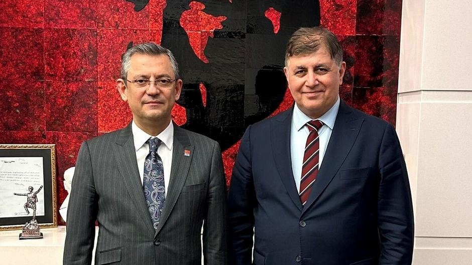 İzmir Belediye Başkanı Cemil Tugay CHP'den istifa etti