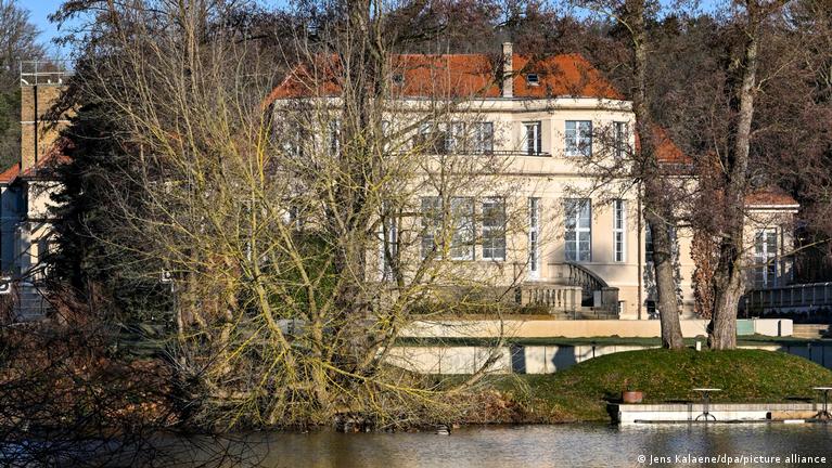 Germany: Report shows deeper AfD ties to Potsdam meeting – DW – 01/31/2024