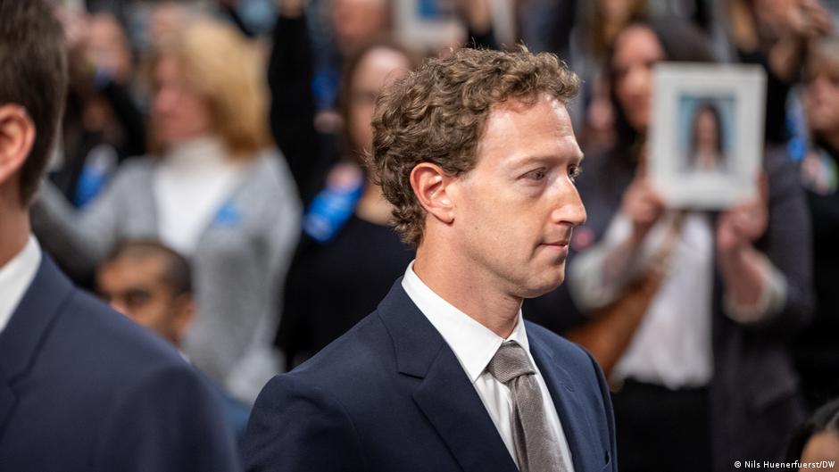 Facebookが人を殺す、米国上院議員がマーク・ザッカーバーグに語る – DW – 2024/02/01