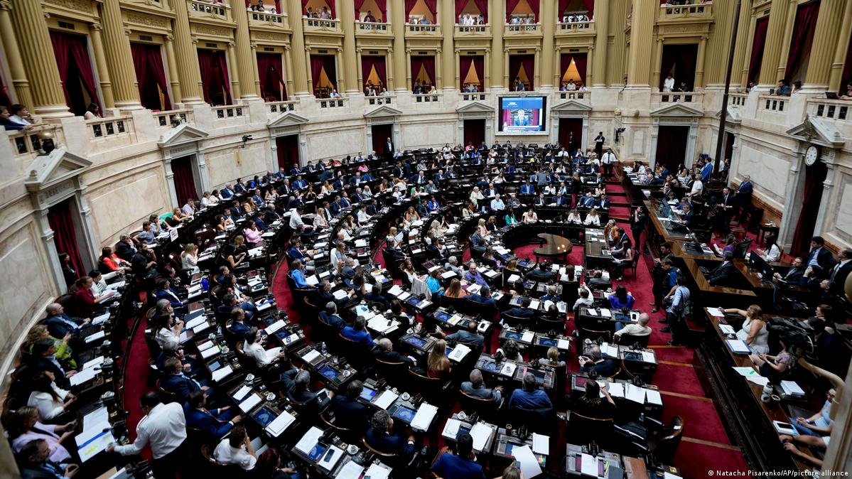 ‘Ley Ómnibus’ de Javier Milei da marcha atrás en el Congreso