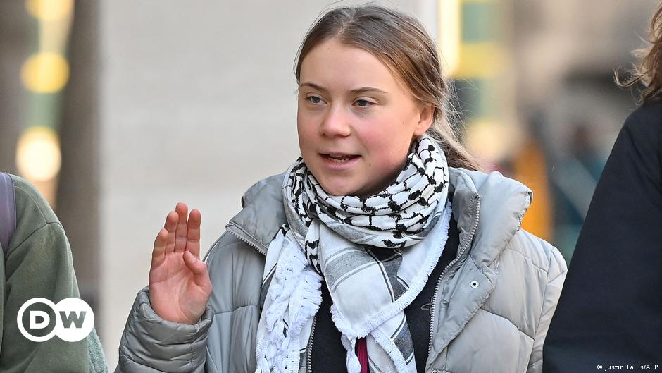 格蕾塔·桑伯格 (Greta Thunberg) 因藐视警察罪在伦敦受审 – DW – 02/01/2024