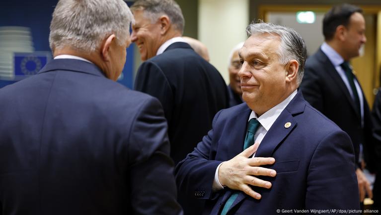Orban lenkt ein: 50-Milliarden-Euro-Hilfe für die Ukraine – DW – 01.02.2024