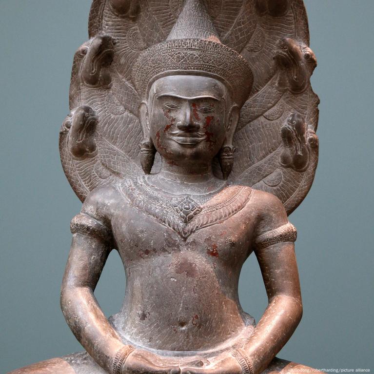 Will Europe ever return 'looted' Asian artifacts? – DW – 02/01/2024