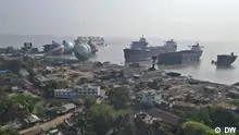 Standbild aus der Sendung Reporter vom 3.2.24. Schiffsfriedhöfe in Chittagong, Bangladesch, wo ausgediente Containerschiffe verschrottet werden. Copyright DW 