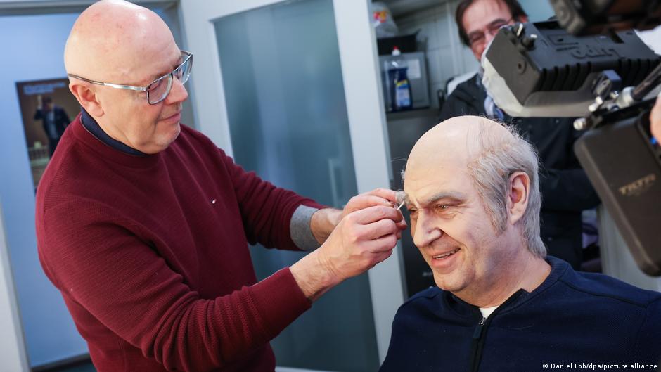 Bavaria's costume veteran Söder unveils 2024 Carnival outfit – DW – 02/02/2024 - Vimarsana News