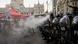 La Policía reprime a grupo de manifestantes en protestas contra el gobierno de Javier Milei en Buenos Aires.