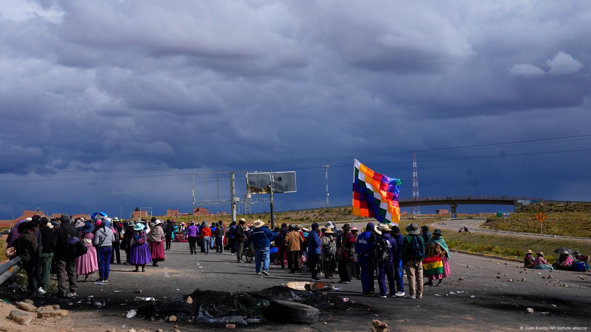 Seguidores De Morales Pausan Bloqueos De Rutas En Bolivia – DW – 03/02/2024