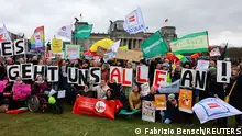 反对右翼极端主义 柏林周末15万人大游行 