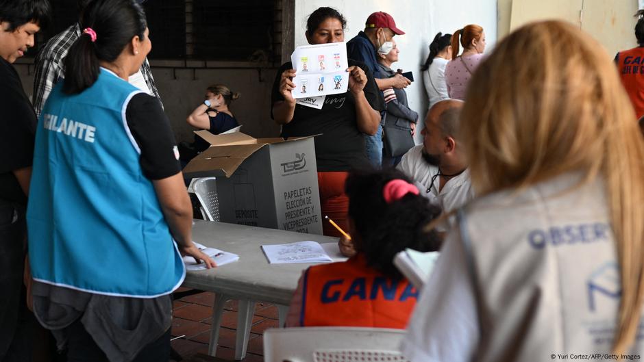 El Salvador votes must be recounted, says electoral court – DW – 02/06/2024