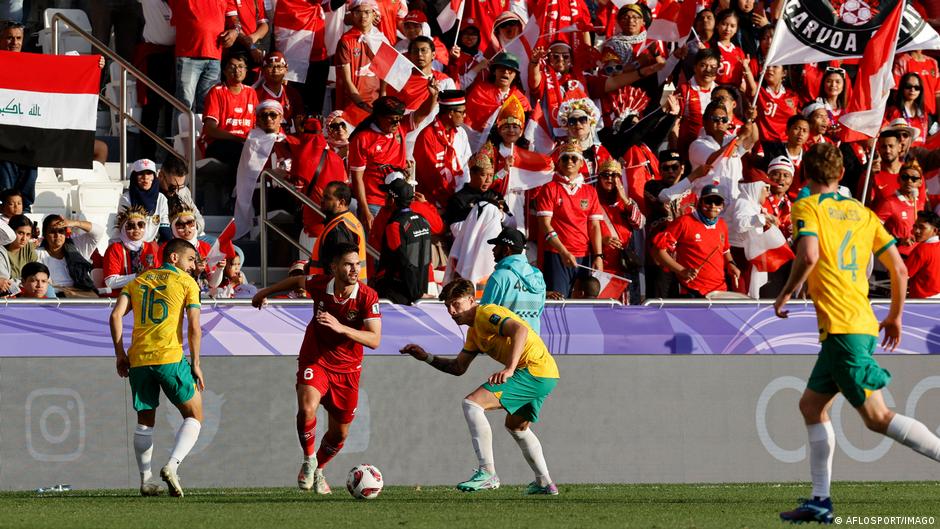 インドネシア選挙希望者、サッカーファンとともに得点を目指す – DW – 2024/02/06