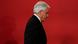 Sebastián Piñera sale de la foto hacia la derecha, sobre un fondo rojo. Sebastián Piñera sale de la foto hacia la derecha, sobre un fondo rojo.