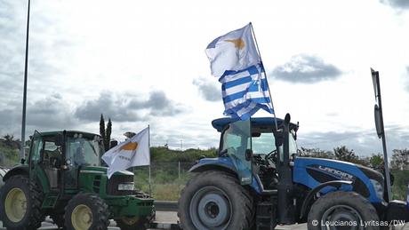 Στους δρόμους οι αγρότες και στην Κύπρο