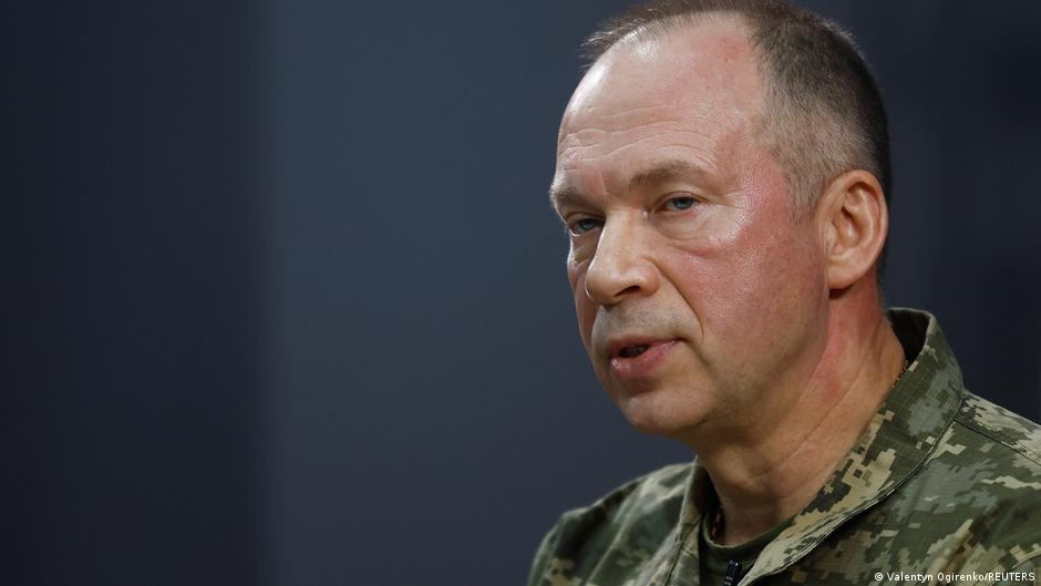 Сирський: Для нас неприйнятно просто віддавати територію – DW – 05.12.2025