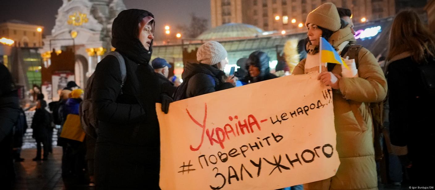 В Киеве протестовали против отставки Залужного – DW – 09.02.2024