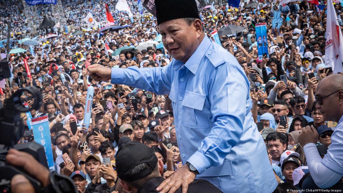 Prabowo Subianto during a campaign rally at a stadium in JakartaImage: Yasuyoshi Chiba/AFP/Getty Images