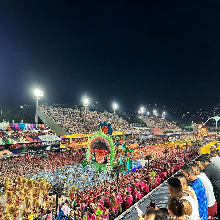 Rio's samba schools compete for Carnival parade prize – DW – 02/13/2024