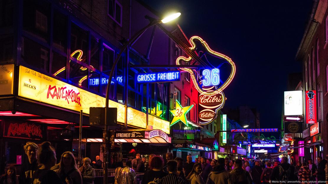 Zona e argëtimit klube nate, Reeperbahn plot drita në Hamburg