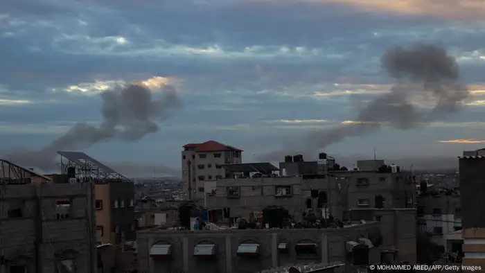 Gazastreifen | Rauchwolken nach Luftangriffen auf Rafah