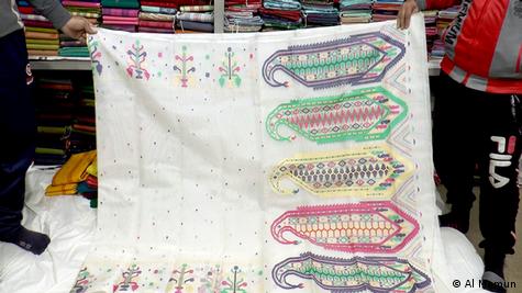 MFF pornosi, erim esa onlayn videolarni tomosha qiladi