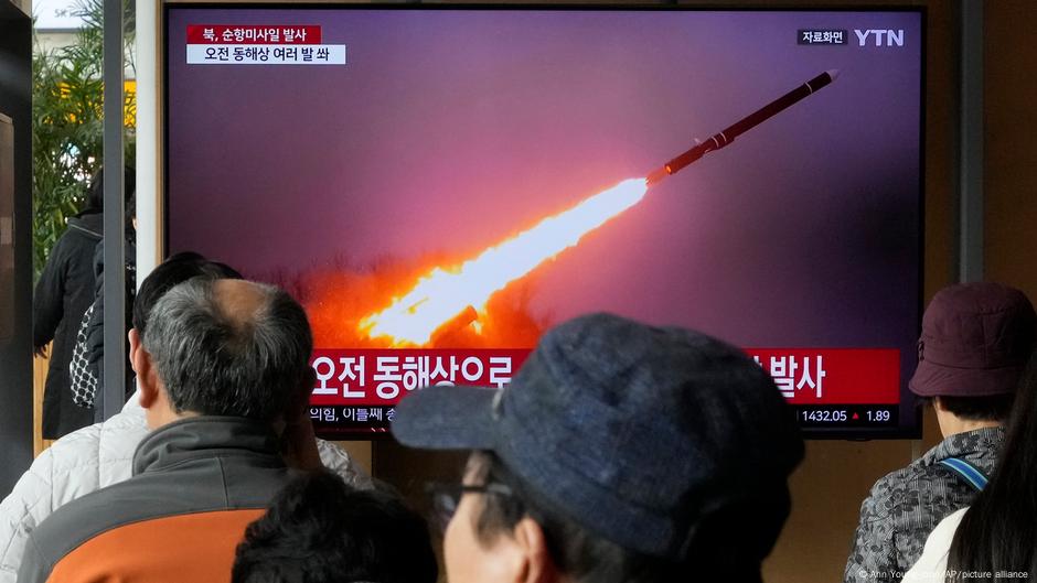 North Korea fires missile during Blinken visit to South – DW – 01/06/2025