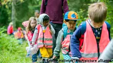 30/08/2023 Children take part in a hike offered through the Norwegian Tourism Association in Brekkeskogen, Norway, Wednesday, Aug. 30, 2023. As many as 11,000 pre-school kids started their day this week hiking routes around kindergartens in Norway. “We hope we can inspire the kids to be outdoor children”, said Kristin Oftedal of the Norwegian Trekking Association, a volunteer organization which aims to promote outdoor activities. “We believe outdoor children are happy children”. (Emilie Holtet/NTB via AP)