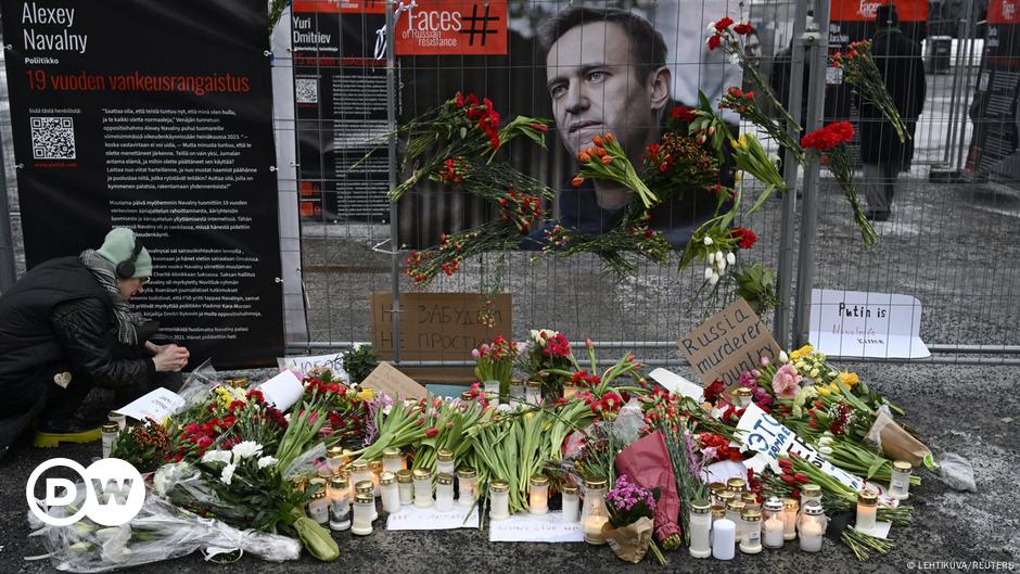 Navalny's team says mother given 'ultimatum' over burial – DW – 02/23/2024