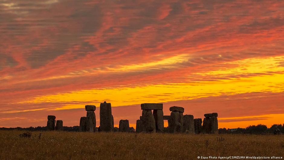 Stonehenge: Campaigners lose court challenge to tunnel plans – DW – 02/20/2024 - Vimarsana News