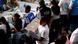 Foto de una persona que lleva un paquete con votos de las elecciones legislativas en El Salvador para su escrutinio. Foto de una persona que lleva un paquete con votos de las elecciones legislativas en El Salvador para su escrutinio.